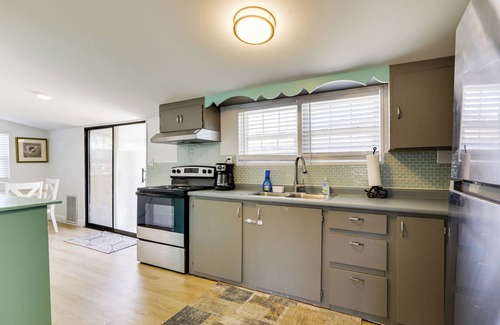 Steinhatchee Cottage | Walk to Pier & River: Dtwn Steinhatchee Escape!