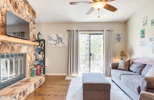 Osage Beach Apartment | Charming Lakefront Osage Beach Condo with Pool & Balcony