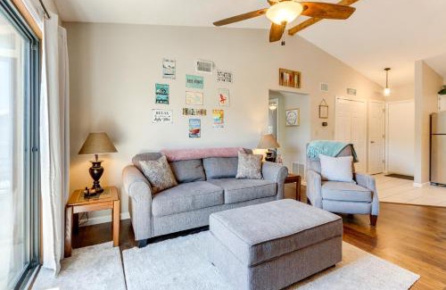 Osage Beach Apartment | Charming Lakefront Osage Beach Condo with Pool & Balcony