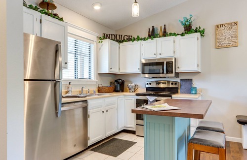 Osage Beach Condo | Inviting Lakefront Condo in Osage Beach with Balcony & Pool