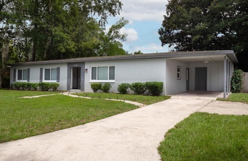 Gainesville House | Convenient Stay Near Pool, University & Stadium