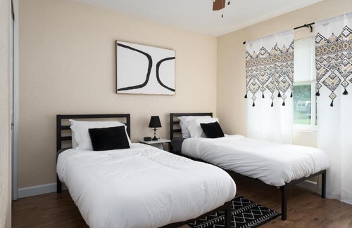Gainesville House | Convenient Stay Near Pool, University & Stadium