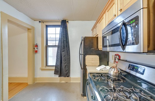 Seward Place Apartment | Walk to Proctor’s Theatre: Cozy Downtown Apartment