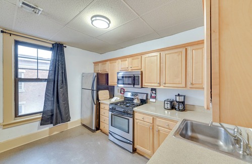 Seward Place Apartment | Walk to Proctor’s Theatre: Cozy Downtown Apartment