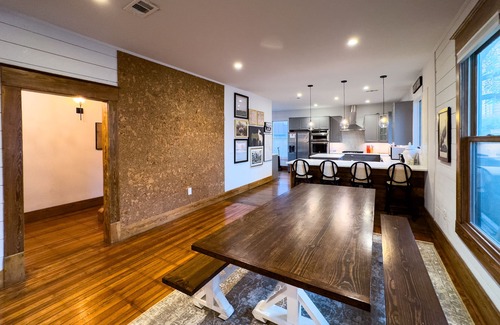 East Cesar Chavez House | Ideal Bachelor/Bachelorette House Steps from Rainey in ATX