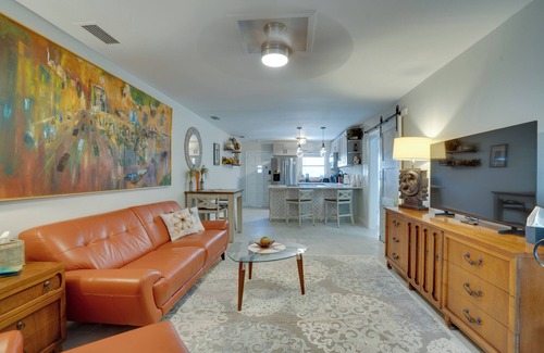 Redington Shores Cottage | Walk to Redington Beach: Renovated Duplex w/Patio