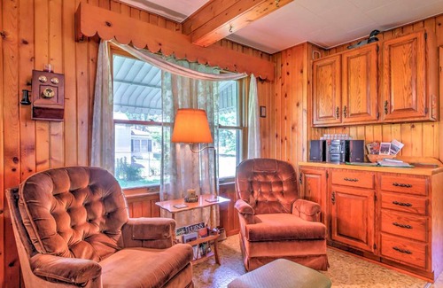 Bellevue House | Peaceful Spruce Haven Cottage Near the Mississippi River