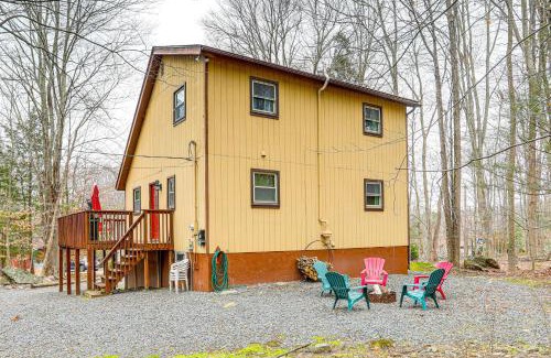 Hamlin House | Walk to Roaming Woods Lake Home with Fire Pit!