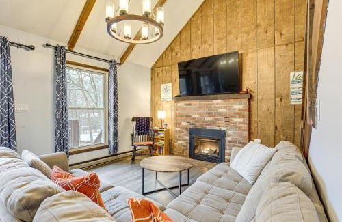Hamlin House | Walk to Roaming Woods Lake Home with Fire Pit!