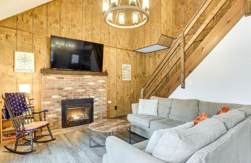 Hamlin House | Walk to Roaming Woods Lake Home with Fire Pit!