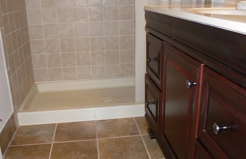 Pluckemin House | Convenient Hotel Steps from Shopping Near NYC