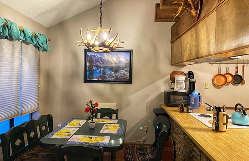 Angel Fire Condo | Steps from Ski Lifts! WiFi, Kitchen & Skylights Included