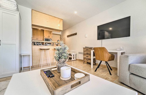 Truckee Apartment | Relaxing Tahoe Donner Studio with Private Balcony & Pool