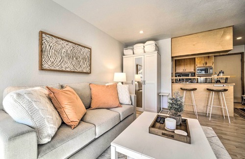 Truckee Apartment | Relaxing Tahoe Donner Studio with Private Balcony & Pool