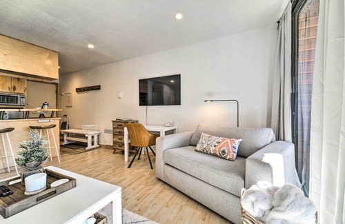 Truckee Apartment | Relaxing Tahoe Donner Studio with Private Balcony & Pool