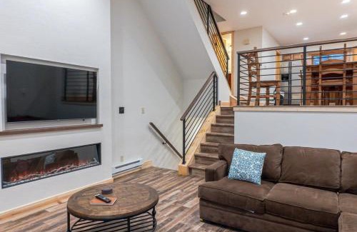 Four O'Clock House | Prime Location: Steps to Skiing, Hiking & Main Street
