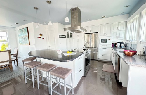 Katama House | Prime Location Near South Beach with Ocean Views!
