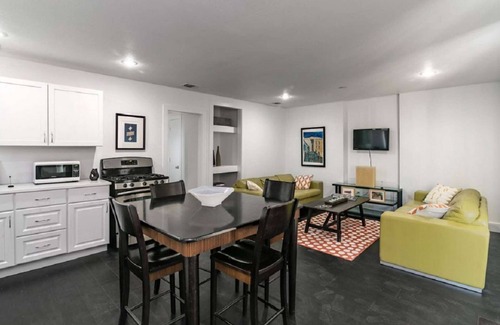 Travis Heights House | Cozy Cottage Near South Congress with Patio and BBQ