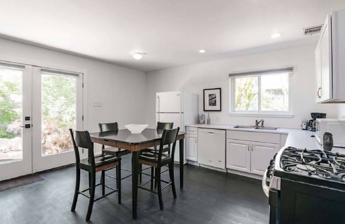 Travis Heights House | Cozy Cottage Near South Congress with Patio and BBQ