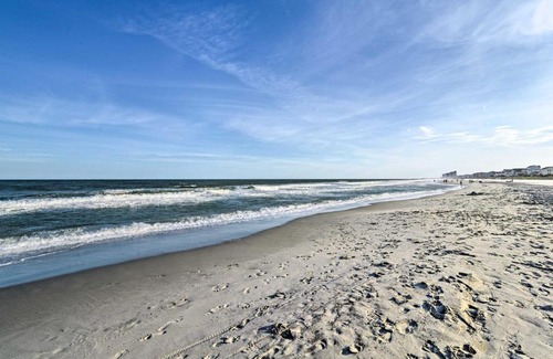 Surfside Beach Apartment | Cozy Studio Steps from Surfside Beach - Family Friendly Stay!