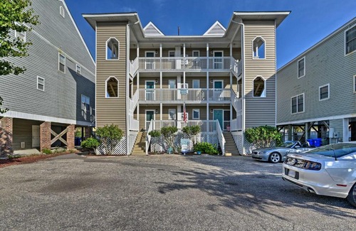 Surfside Beach Apartment | Cozy Studio Steps from Surfside Beach - Family Friendly Stay!