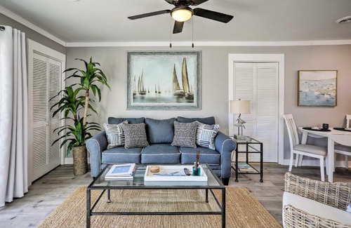 Surfside Beach Apartment | Cozy Studio Steps from Surfside Beach - Family Friendly Stay!