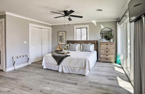 Surfside Beach Apartment | Cozy Studio Steps from Surfside Beach - Family Friendly Stay!