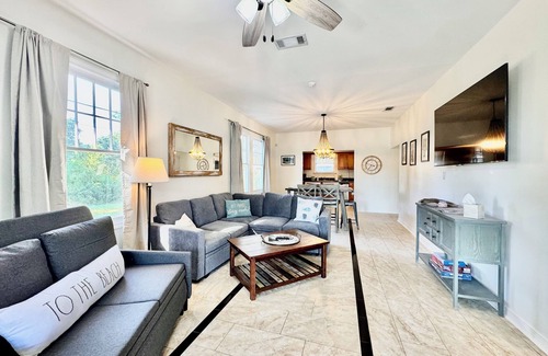 East Biloxi House | Steps from Ocean Springs Beach & Casinos with Full RV Hookup