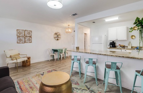 Biloxi Condo | Walk to the beach! Cozy Biloxi Condo w/Pool