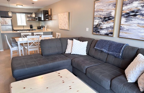 South Haven Condo | Beachside Retreat: Kid-Friendly, Close to Downtown Fun!