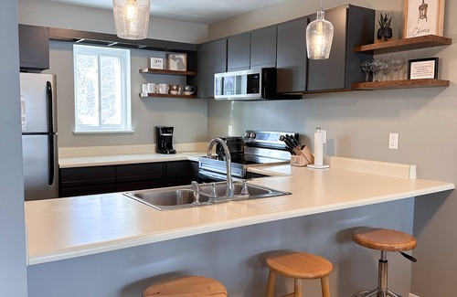 South Haven Condo | Beachside Retreat: Kid-Friendly, Close to Downtown Fun!