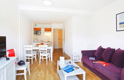 Saint-Briac-sur-Mer Condo | Walk to the Beach! Bright Saint-Briac Retreat