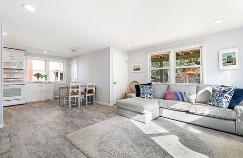 South Beach Haven House | Just Steps from the Beach: 5 Bedrooms & Two Kitchens!