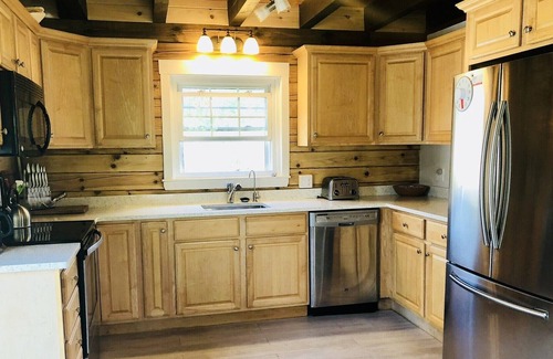 York Beach House | Beachside Retreat: Ideal for Families with Ocean View & Pool