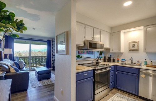 Ocean Shores Condo | Beachside Condo Oasis: Steps to the Shore & Family-Friendly!
