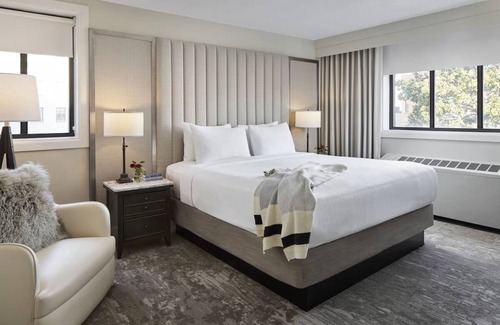 Capitol Hill Hotel | Walk to the Capitol – 2 Stylish DC Haven w/Modern Amenities Near Famous Sites