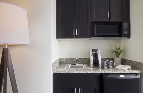 Capitol Hill Hotel | Walk to the Capitol – 2 Stylish DC Haven w/Modern Amenities Near Famous Sites