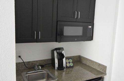Capitol Hill Hotel | Walk to the Capitol – 2 Stylish DC Haven w/Modern Amenities Near Famous Sites