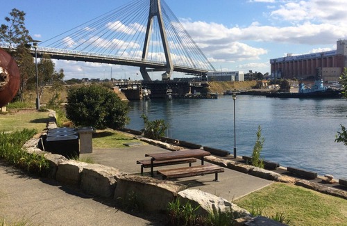 Pyrmont Apartment | Walk to the city, Fish Market, Darling Harbour