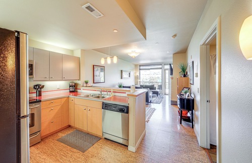 Chelan Apartment | Walk to the Lake: Chelan Condo w/Mtn Views!