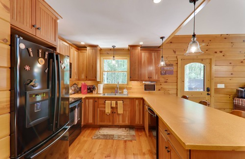 Blakeslee Cabin | Unwind in a Custom Log Cabin Near Pocono Raceway