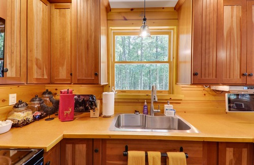 Blakeslee Cabin | Unwind in a Custom Log Cabin Near Pocono Raceway