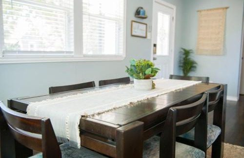 Brazos House | Quaint 3-Bed Bungalow Steps from the Silos & Baylor
