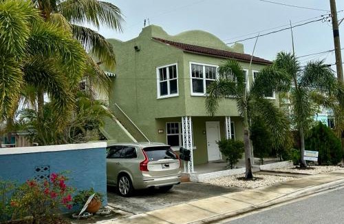 Lake Worth Apartment | Walk to the water - Historic Home near Downtown LWB