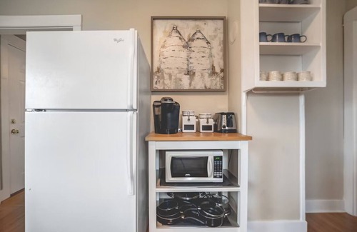 North End Apartment | Charming Cozy Cottage Steps from the Waterfront, 8.4/10 Rating