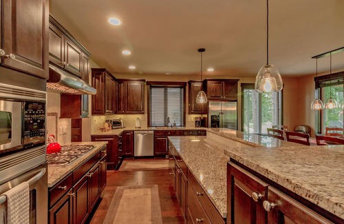 Cle Elum House | Indulge in a Hot Tub Getaway at Suncadia Golf Course
