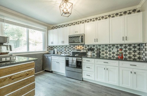 North Chattanooga House | Walk to Chattanooga's Best Attractions from Your Family Oasis
