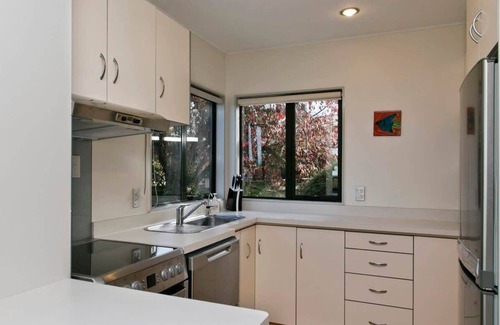 Taupo House | Explore Town & Lake - Family-Friendly with No Service Fees