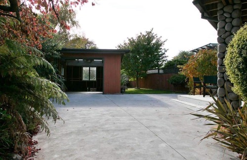 Taupo House | Explore Town & Lake - Family-Friendly with No Service Fees