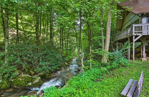 Roan Mountain House | Pet-Friendly Roan Mountain Cabin Steps from Scenic Trails
